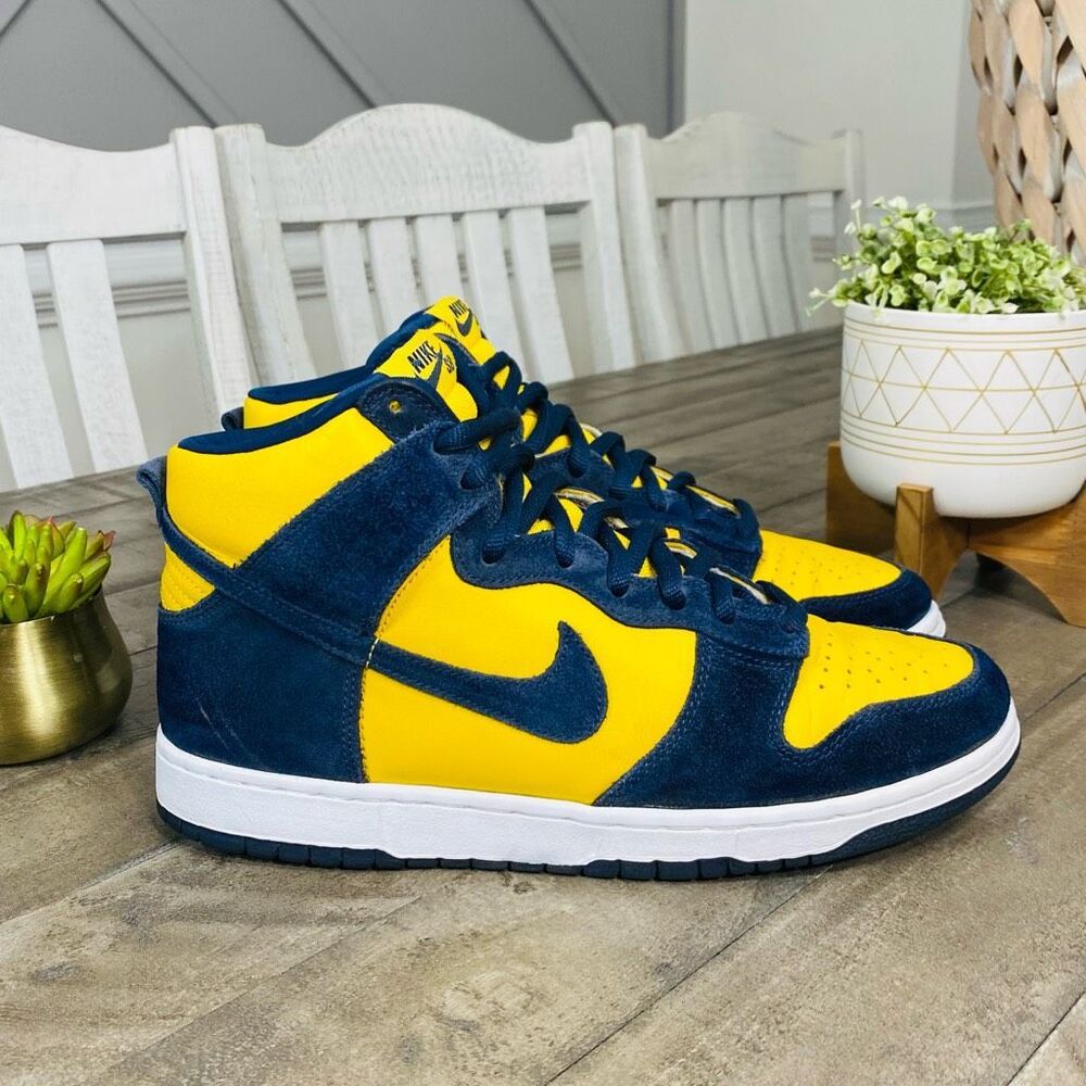 Nike SB 2005 Dunk High Michigan Top Sneakers Navy Yellow Size 10.5 - Picture 3 of 7